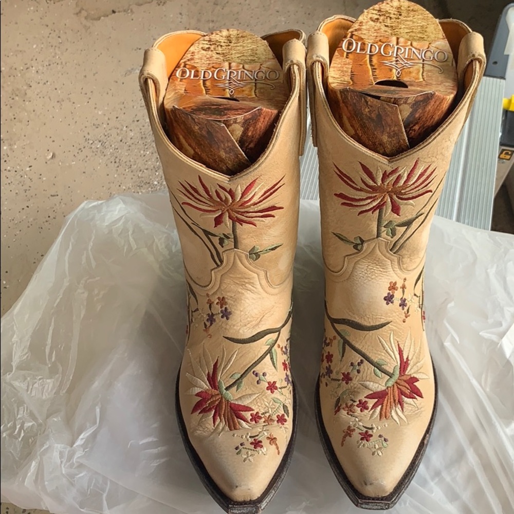 Women’s Ellie old gringo boots in tan.